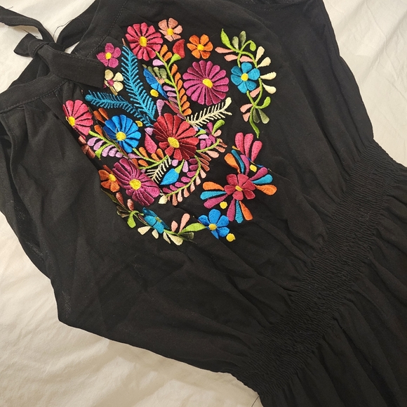 NWOT Beautiful Womens Mexican Embroided Dress - Picture 2 of 4